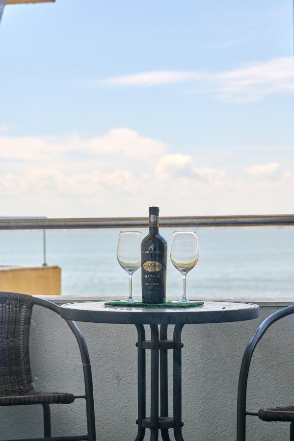 Alina Lake View Apartment Mamaia Ngoại thất bức ảnh